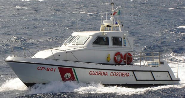 Corigliano, tre pescatori salvati dalla guardia costiera