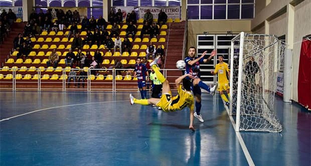 Odissea 2000 Rossano alla ricerca di un congedo vincente