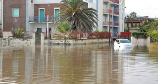 Lungomare di Schiavonea allagato, ancora una volta