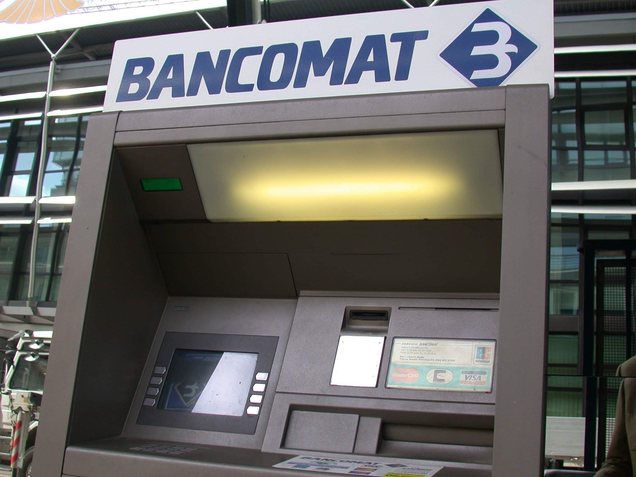 Cronaca, Corigliano: tentano di asportare il bancomat