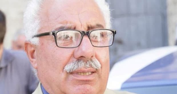 Statale 106 jonica, in gabbia su un trattore per protesta