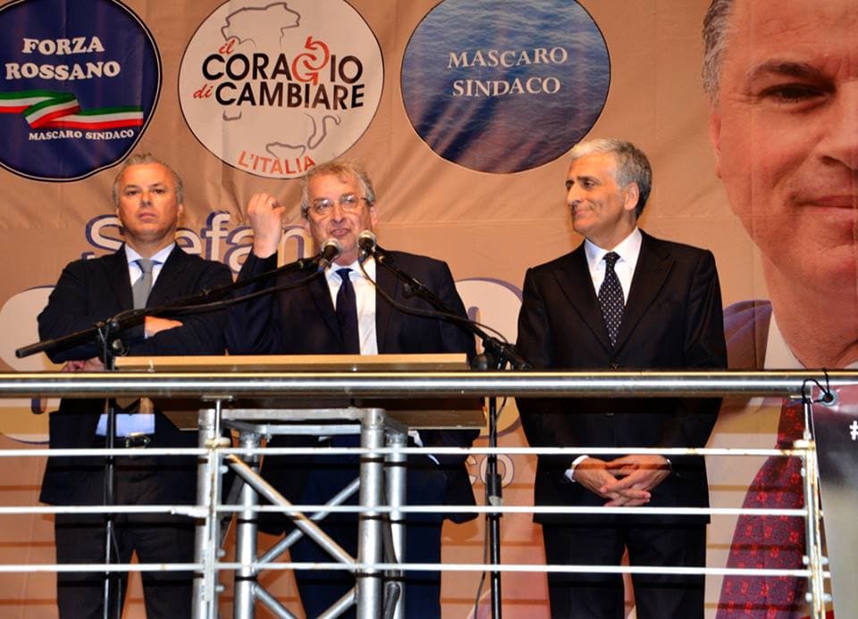 Magorno pensi alle "spine da staccare" nel suo partito