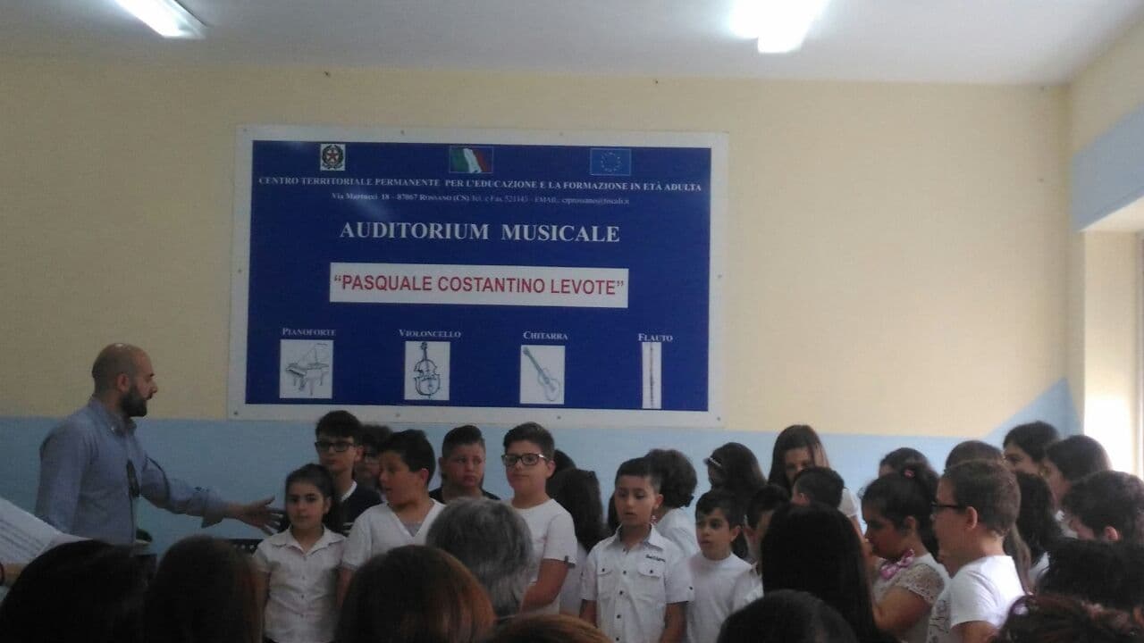 Rossano: debutto della Schola Cantorum di San Domenico nella scuola Leonardo Da Vinci