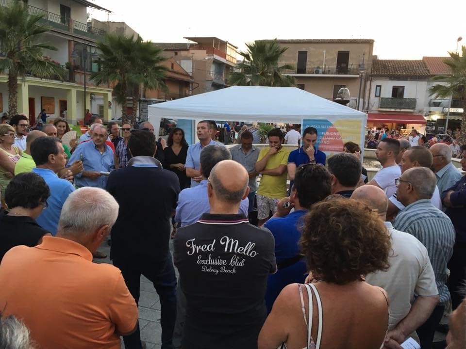 Fusione: i comitati scendono in piazza