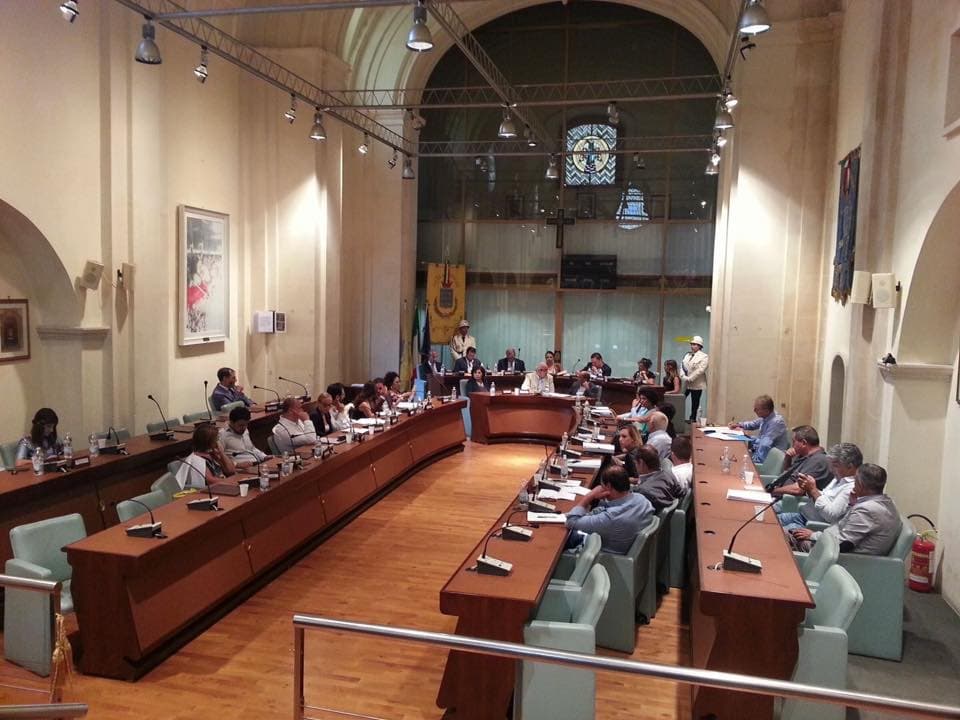 Mascaro nella morsa dei suoi traditori