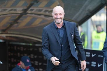 Crotone, 0-3 a Verona, la "cura Zenga" inizia a dare i suoi frutti