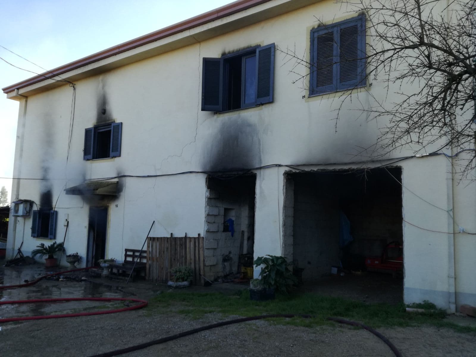 Corigliano: incendio casa disabile, soccorso Vigili del Fuoco
