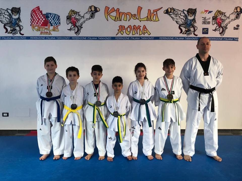 La Taekwondo Draghi Rossano porta a casa 6 medaglie dal Palaflorio di Bari