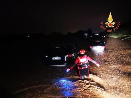 Maltempo in Calabria: morti la mamma ed un figlio. Erano dispersi nel lametino. Si cerca l'altro bambino