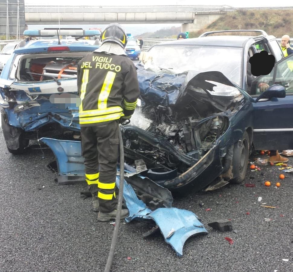 Incidente tra Tarsia e Sibari, pattuglia della Polstrada tamponata