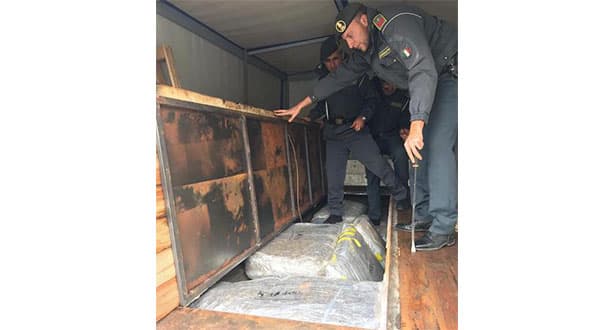 Roseto: oltre 150 kg di marijuana nel camion, 32enne arrestato sulla 106