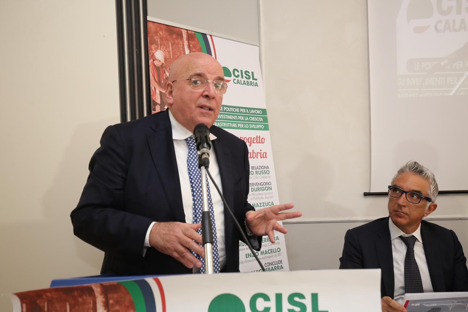 Oliverio al convegno della Cisl: occorre forte alleanza per contare di più