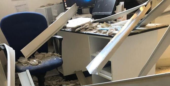 Crolla parte del soffitto, paura all’ Annunziata di Cosenza
