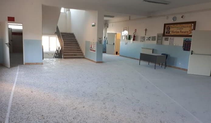 Caloveto: atti vandalici alla scuola Maria Fusaro. Attività sospese