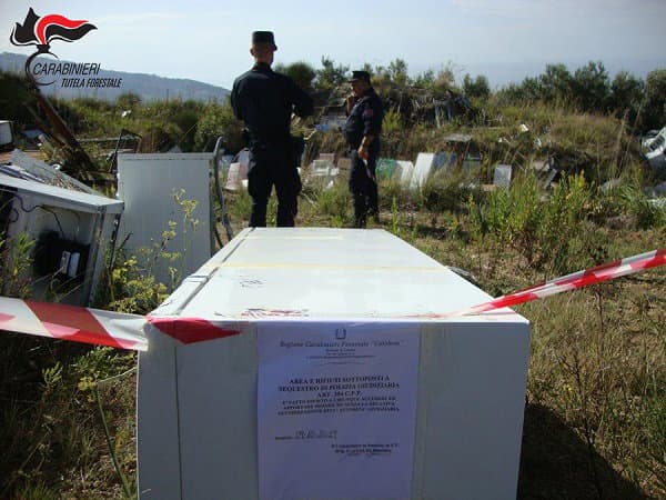 Stazione Carabinieri Forestale di Cetraro sequestrano discarica abusiva. Denunciato un uomo di Bonifati