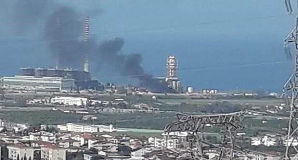Colonna di fumo nero presso la centrale Enel. Ecco cosa è successo