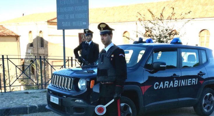 Bloccato e arrestato dai carabinieri dopo essere sfuggito a un controllo