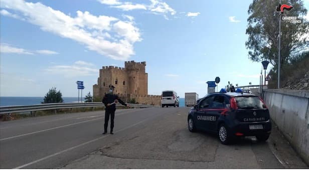 Chiede la restituzione dei soldi con minacce e pugni: arrestato dai Carabinieri