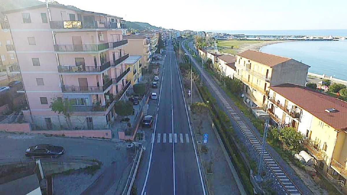 Calano le vittime della strada Statale 106 nel 2020: mai così poche dal 1996 fino ad oggi