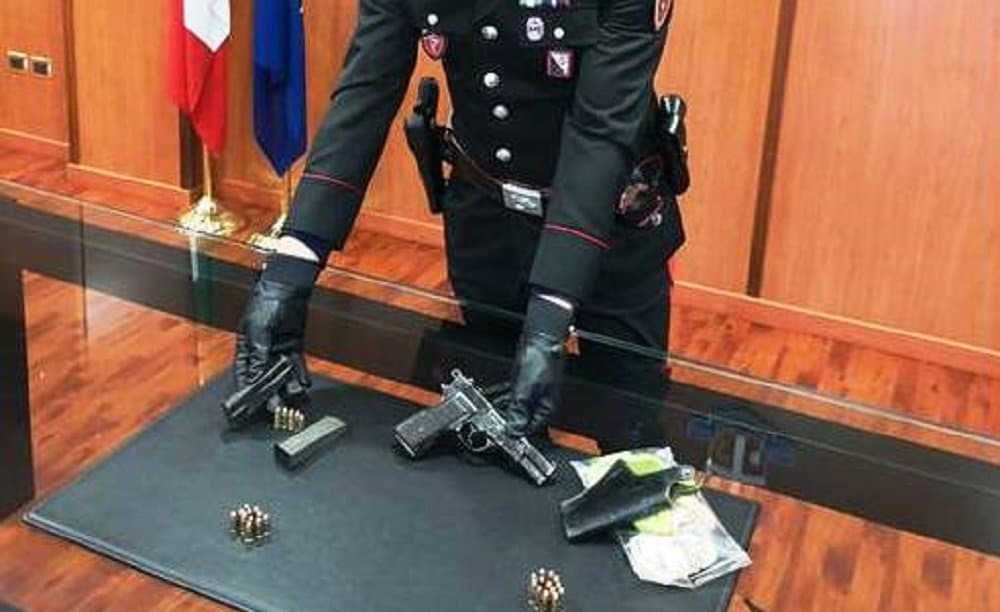 Trovato in possesso di una pistola con matricola abrasa, 24enne arrestato