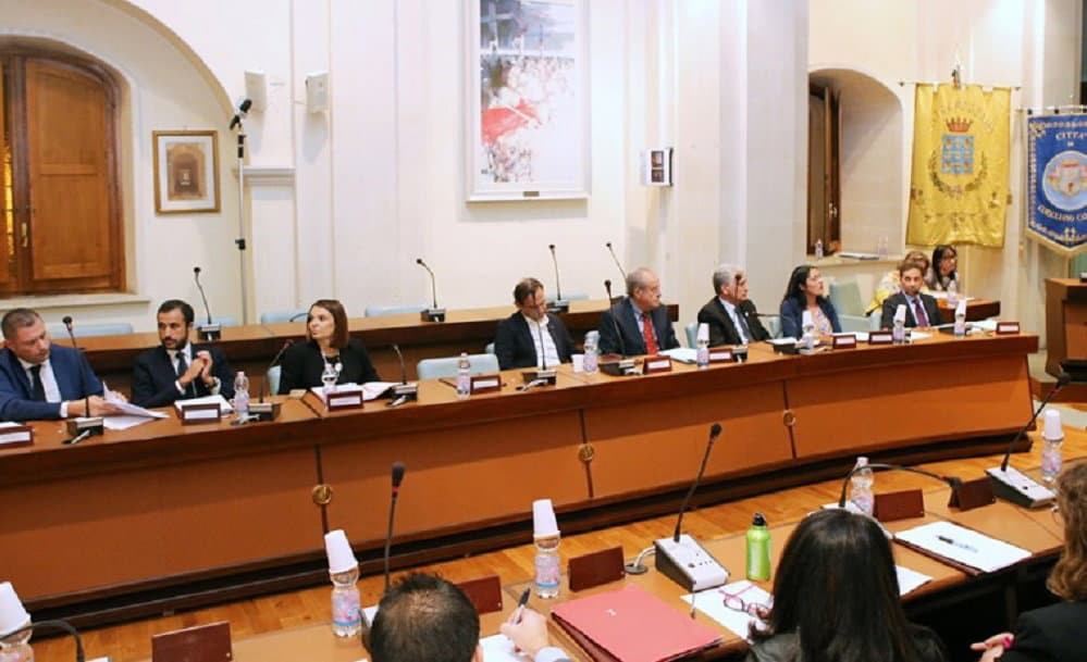 Corigliano-Rossano, Minoranza: «Le scuole non aprono perché l'Amministrazione comunale ha dovuto pagare le cambiali elettorali»