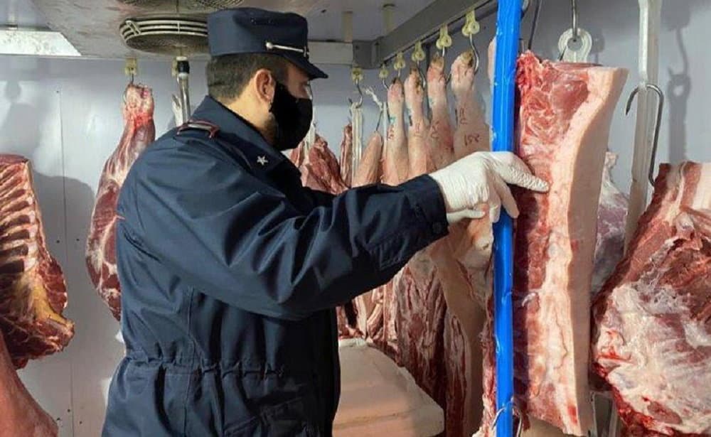 Blitz dei Carabinieri: sequestrati 80 kg di carne e salumi