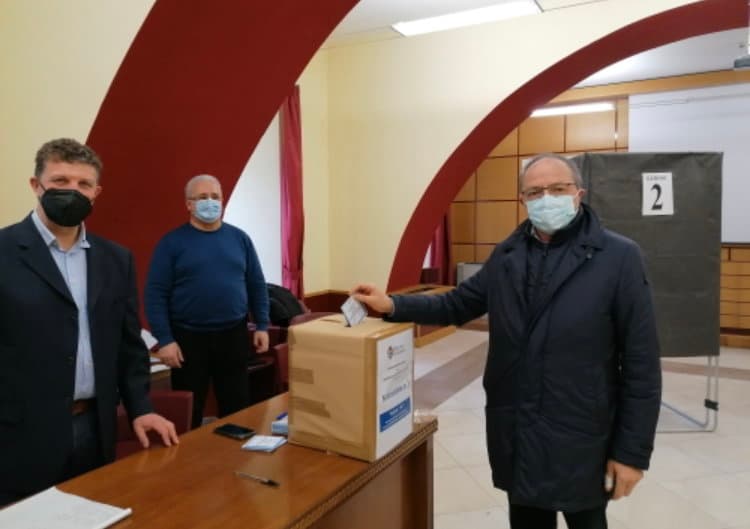 Elezioni Provincia di Cosenza: iniziate le operazioni di voto