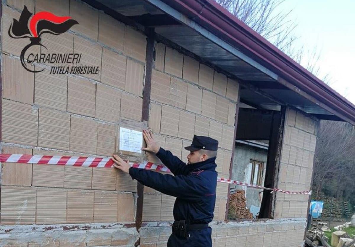 Torano Castello, abusivismo edilizio: posti i sigilli a un manufatto
