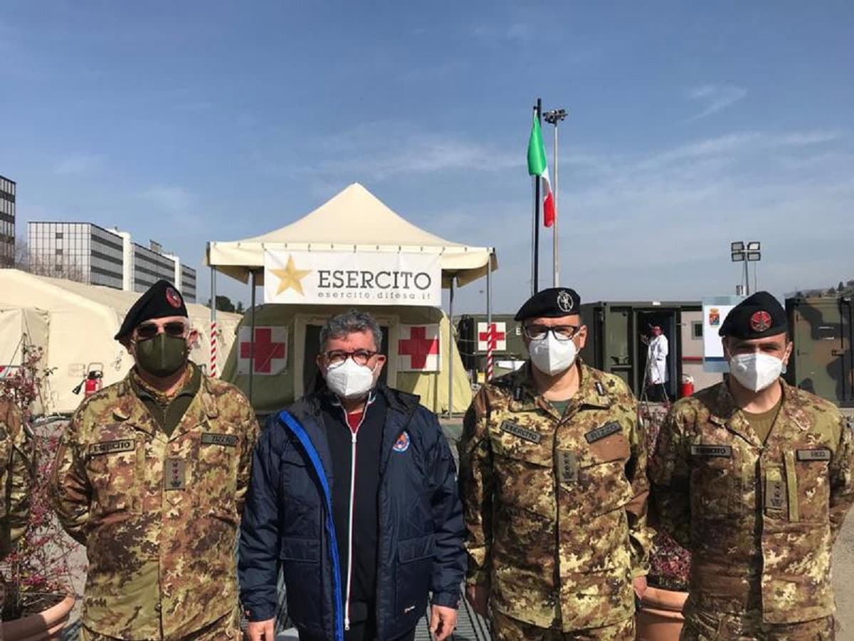 Spirlì in visita al presidio della difesa di Cosenza