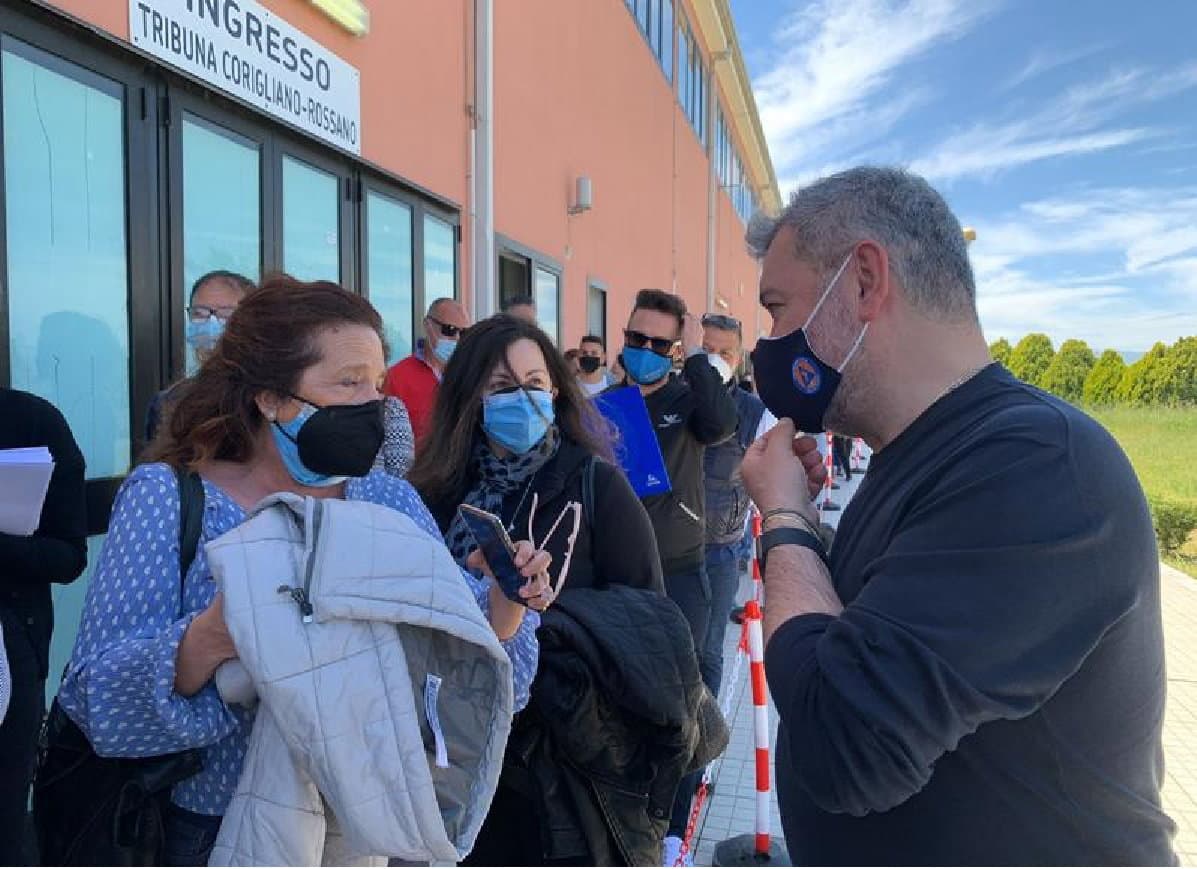 Covid, Spirlì in visita al Pala Brillia di Corigliano-Rossano: «Soddisfatto delle scelte fatte»