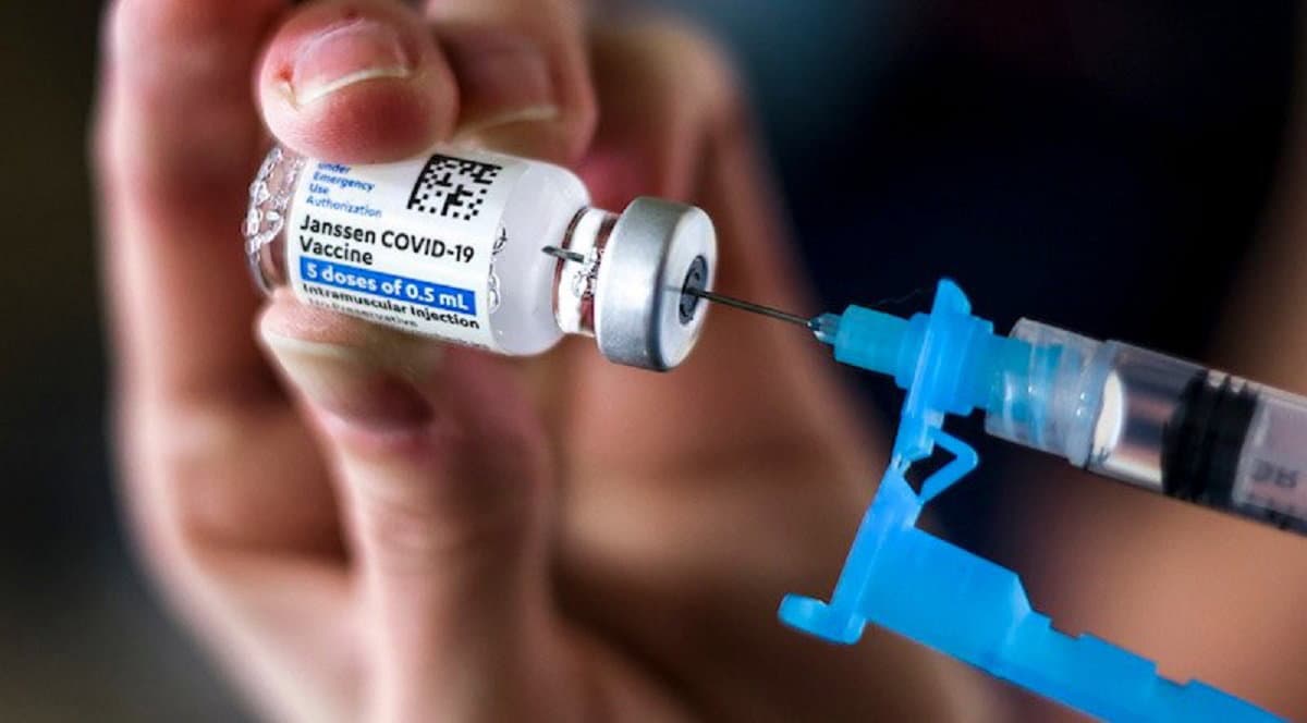 Vaccini anti covid: domani mattina in arrivo in Calabria "Moderna" e "Johnson&Johnson"