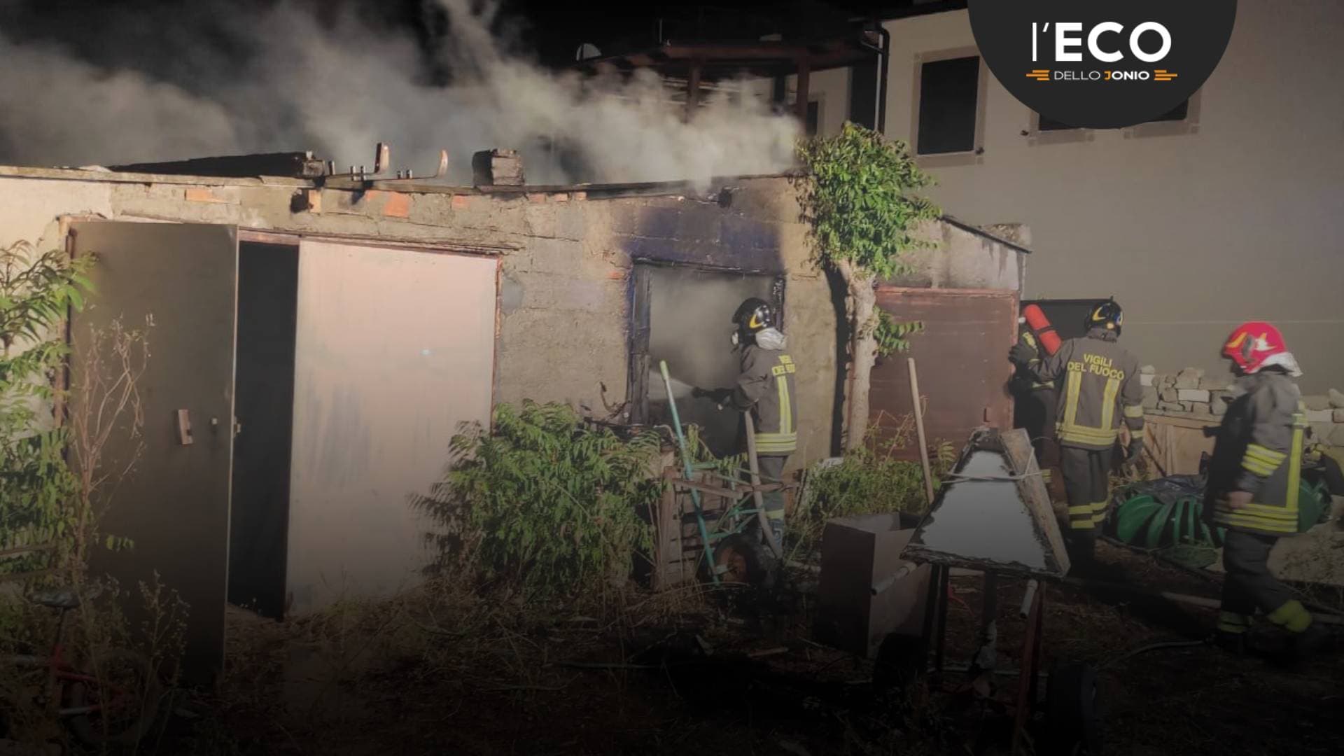 Corigliano-Rossano, un deposito "troppo pieno": a fuoco due magazzini a Fossa