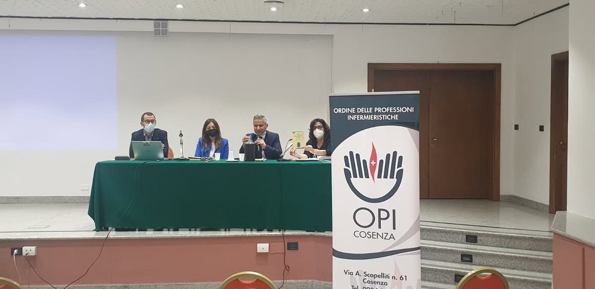 Gli infermieri cosentini in assemblea rivendicano più considerazione