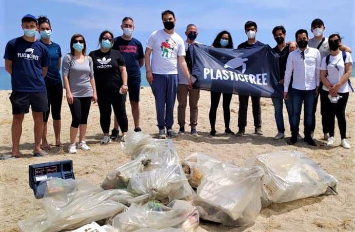 Il litorale di Sibari bonificato dalla plastica grazie all'associazione Plastic Free