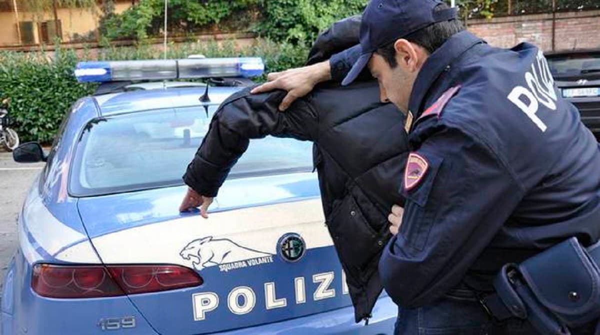 Cosenza, simula la rapina di 4 pistole: 34enne arrestato dalla Polizia