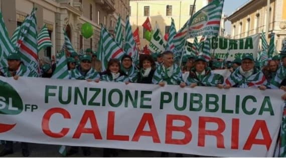 Cisl Calabria: «11 giorni per decidere la sorte degli infermieri dell’emergenza Covid»