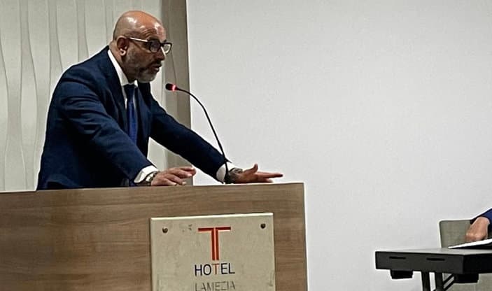 Sanità calabrese nel caos, Belmonte: «Fermare urgentemente questa spirale»