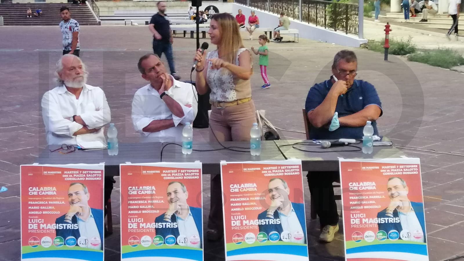 La rivoluzione "gentile" di De Magistris: «Il vero cambiamento siamo noi»