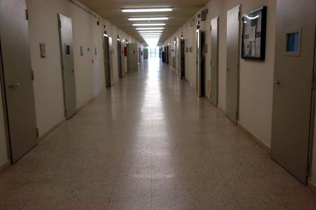Guerriglia in carcere tra detenuti psichiatrici e penitenziaria. Situazione ambientale allarmante