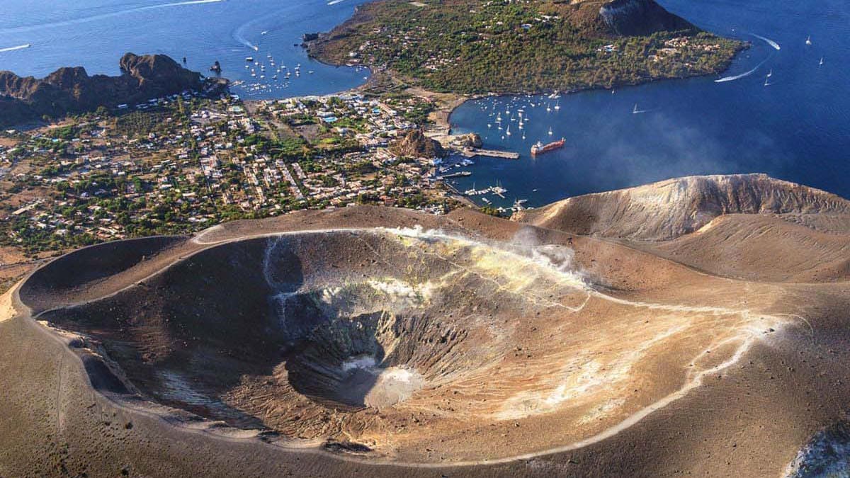 Allerta gialla: Vulcano potrebbe eruttare. Evacuate alcune famiglie