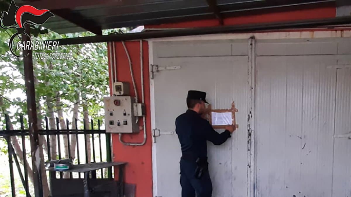 Luzzi, sequestrati un autolavaggio e una carrozzeria per irregolarità e cattiva gestione rifiuti