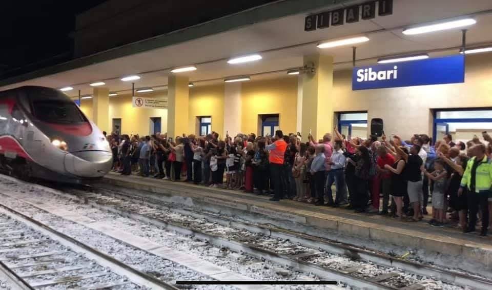 Frecciargento Sibari-Bolzano: timore tra i pendolari. Stop prenotazioni al 31 dicembre