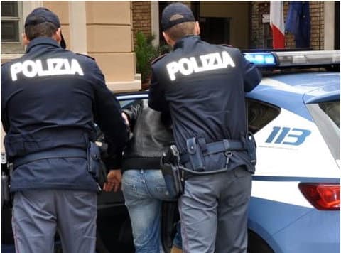 Violenze nei confronti della mamma: arrestato un 50enne