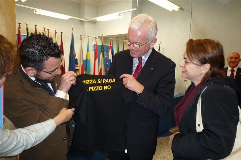Otto Torri sullo Jonio, 12 anni fa il riconoscimento all'allora presidente dell'Europarlamento Pöttering