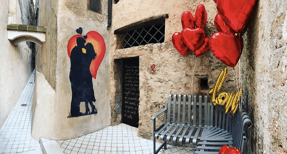 Il cuore del centro storico di Laino Borgo reso accogliente per i momenti di riflessione sull'amore