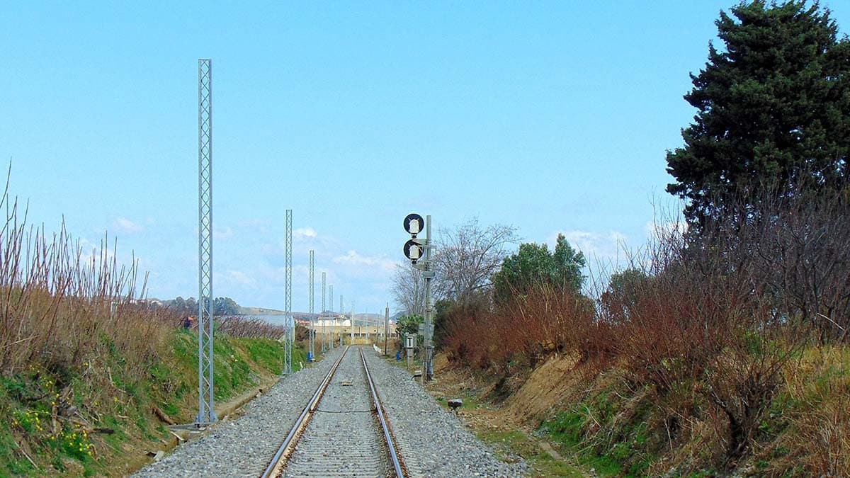 Elettrificazione linea jonica, i gruppi di opposizione chiedono un intervento rapido della Regione su Rfi