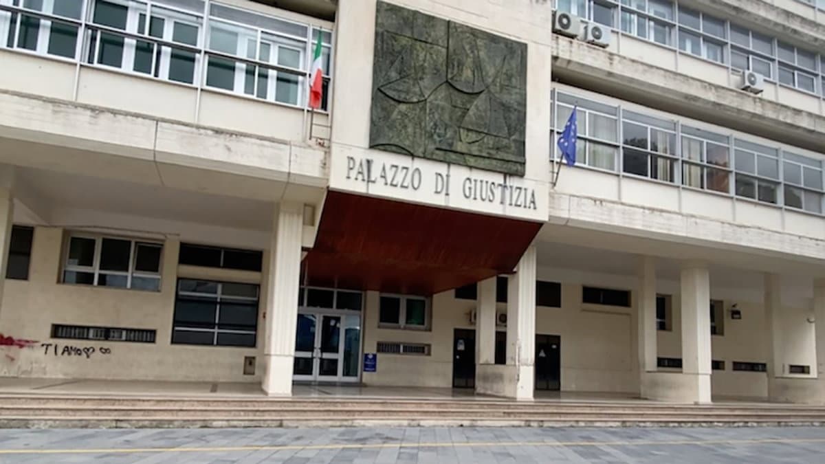 Lo Stato faccia sentire la sua presenza a Co-Ro: venga riaperto il Tribunale