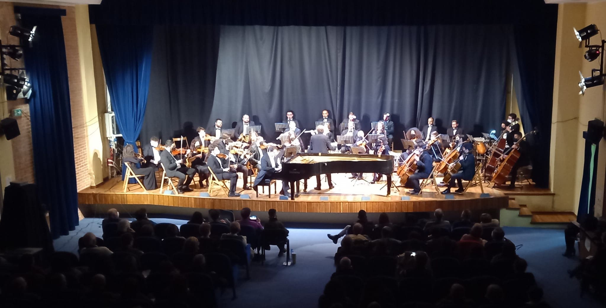 L’Orchestra sinfonica di Cosenza incanta il “Troisi”: si apre così il trentennale dell’Allegra Ribalta
