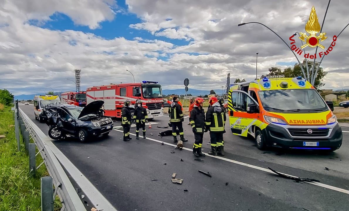 Ancora sangue sulla Strada Statale 106: due le vittime coinvolte in uno scontro frontale