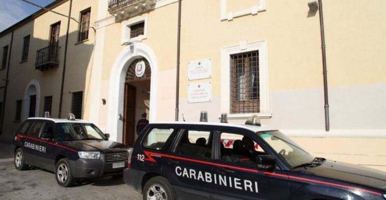Frascineto, getta la droga alla vista di una pattuglia. Arrestato un 28enne
